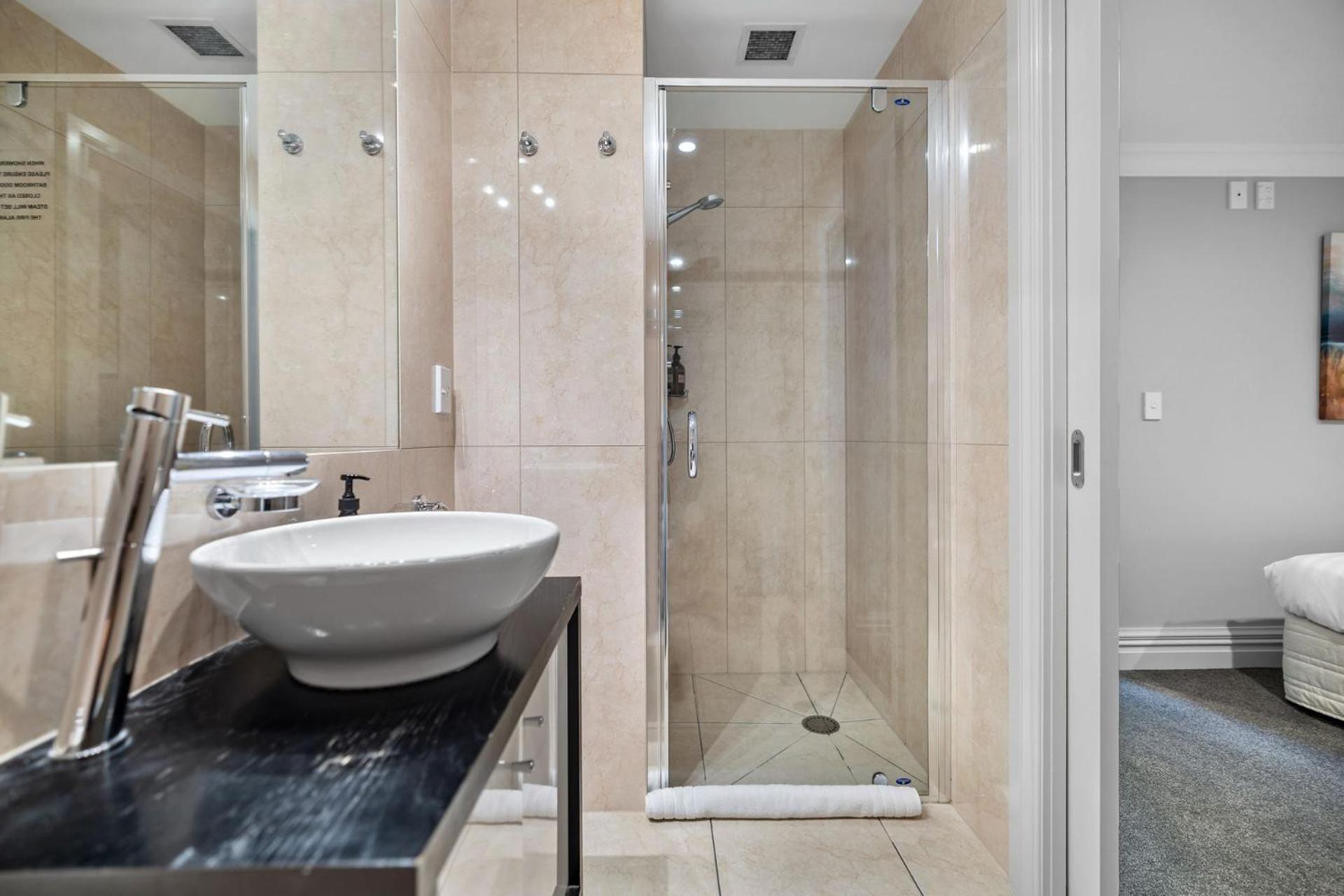 Lakefront Luxury 912 The Beacon 3 Bedroom Квинстаун Экстерьер фото